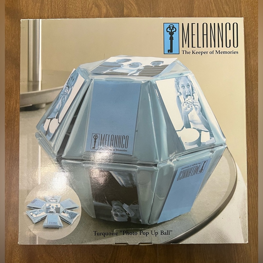 Pop-Up Photo Ball
